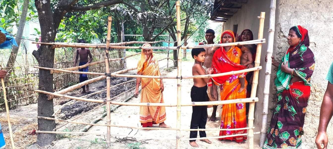 চাঁপাইনবাবগঞ্জের নাচোলে ৫০টি পরিবার অবরুদ্ধ