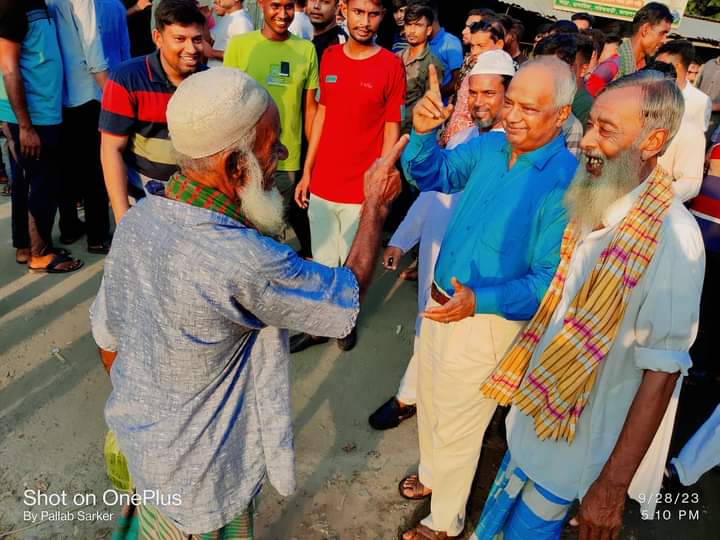 সরকারের বহুমুখী উন্নয়ন নিয়ে সাধারণ মানুষের দ্বারে নৌকার মনোনয়ন প্রত‍্যাশী অধ‍্যক্ষ আব্দুর রশিদ