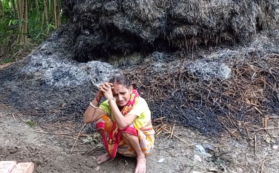 দুর্বৃত্তদের দেওয়া আগুনে পুড়ে ছাই হয়ে গেছে কৃষকের স্বপ্ন।