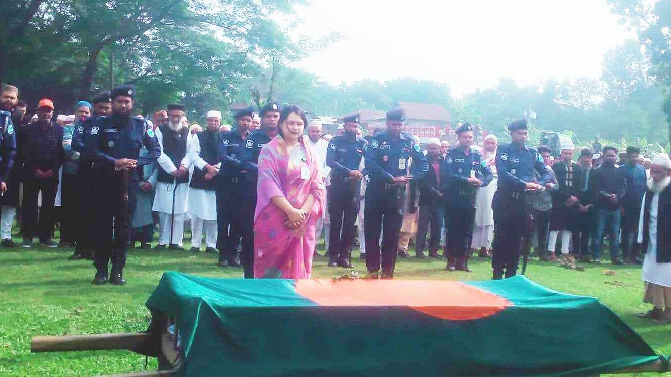 কালীগঞ্জে বীর মুক্তিযোদ্ধা আছান উল্লাহকে রাষ্ট্রীয় মর্যাদায় দাফন সম্পন্ন