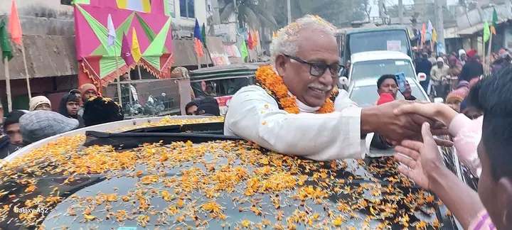 নির্বাচনী এলাকায় খুলনা-৬ (পাইকগাছা-কয়রার) অভিভাবক, বরণ করতে হাজার হাজার নেতাকর্মীর ঢল