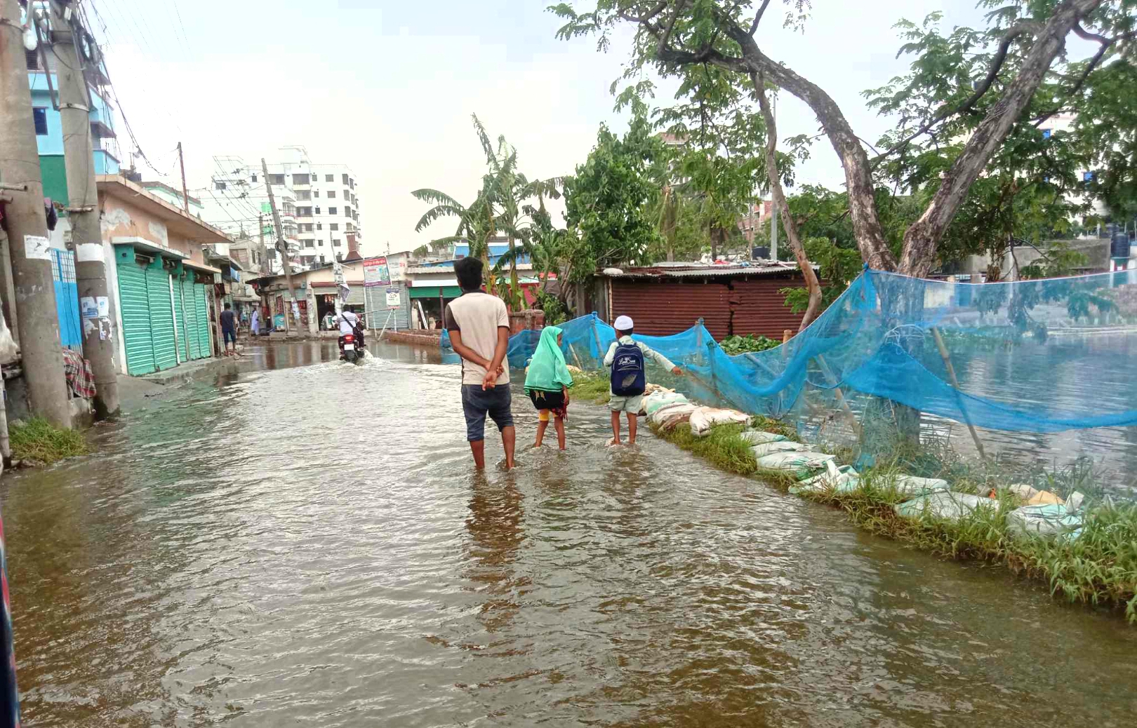 জলজোটে নাকাল মাতুয়াইল মেডিকেল সংলগ্ন রাস্তা