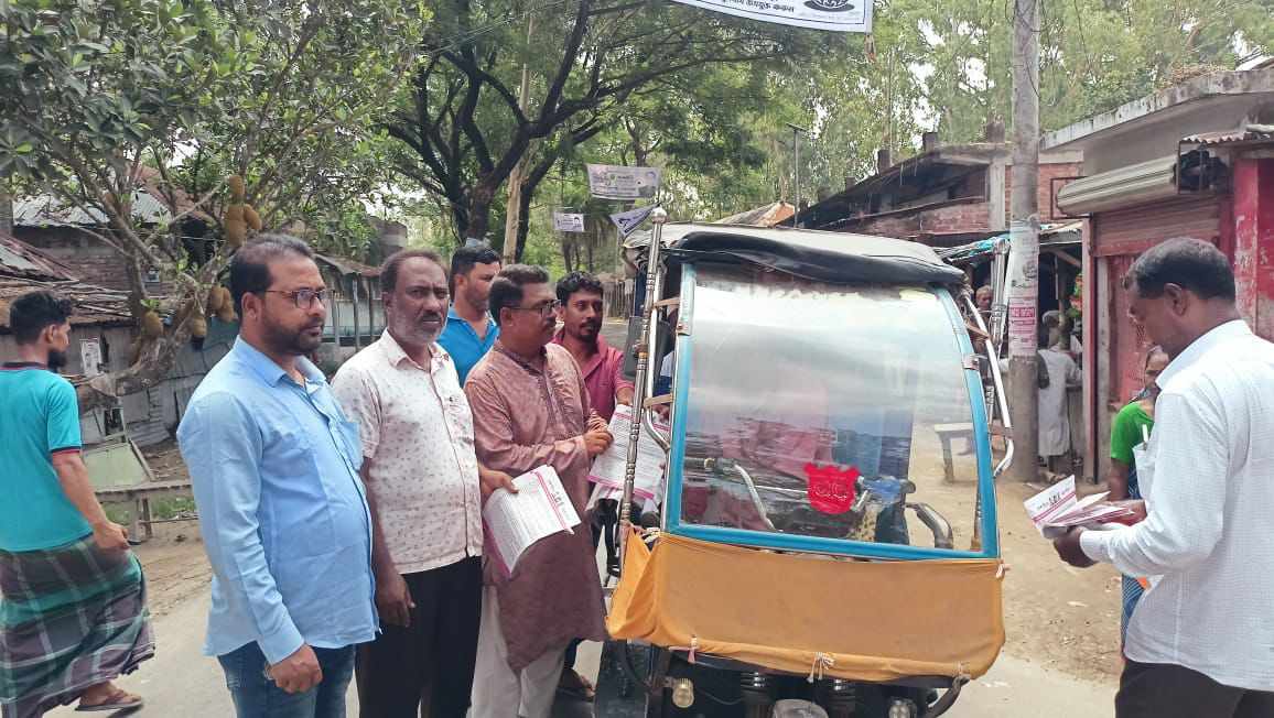 নন্দীগ্রামে উপজেলা নির্বাচন বর্জনের আহ্বান জানিয়ে বিএনপির লিফলেট বিতরণ