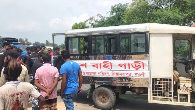 নওগাঁর নিয়ামতপুরে সড়ক দুর্ঘটনায় ২ গরু ব্যবসায়ী নিহত