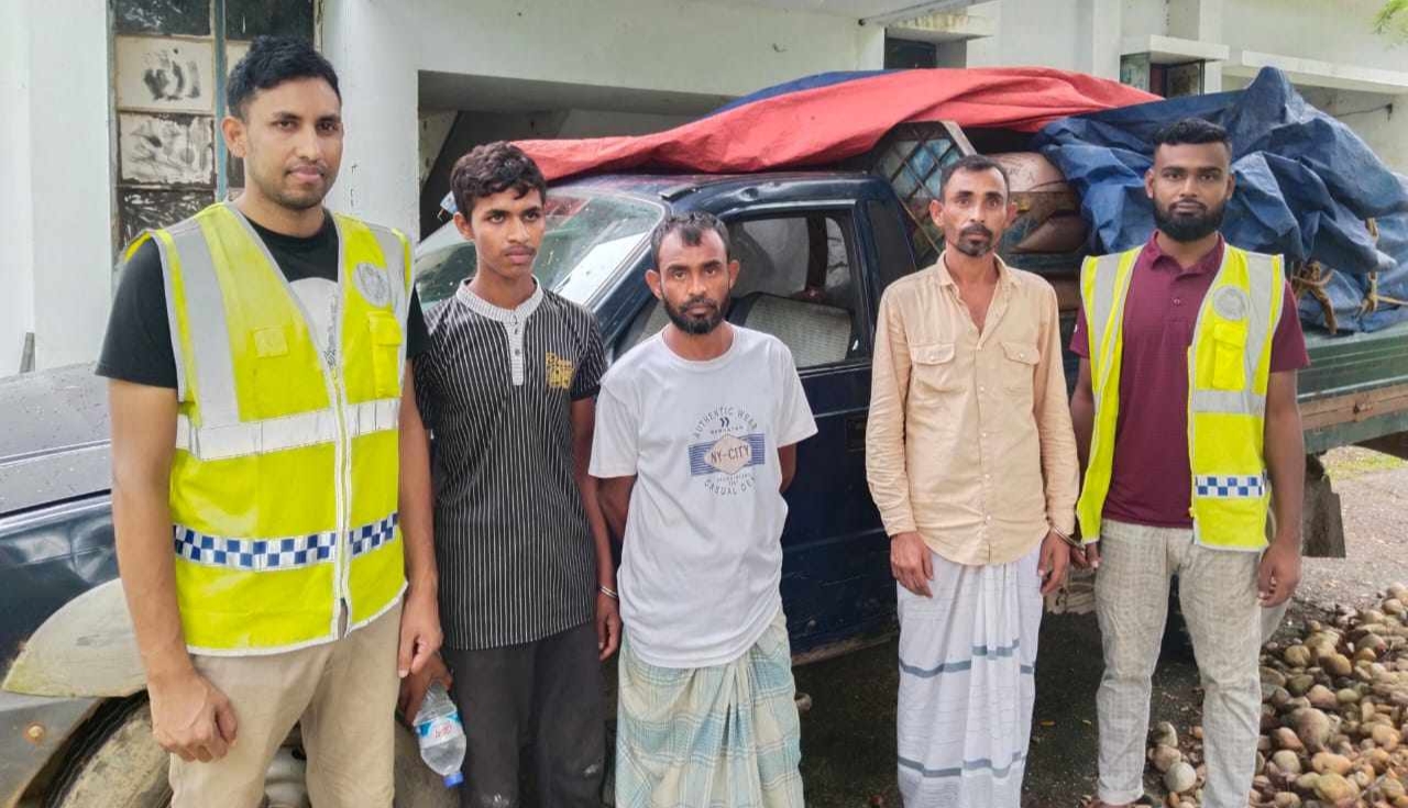 <span>চিনিসহ ৩ জনকে আটক করেছে পুলিশ / </span>সুনামগঞ্জের ছাতকে ৩ হাজার কেজি ভারতীয় চিনিসহ ৩ জনকে আটক করেছে পুলিশ