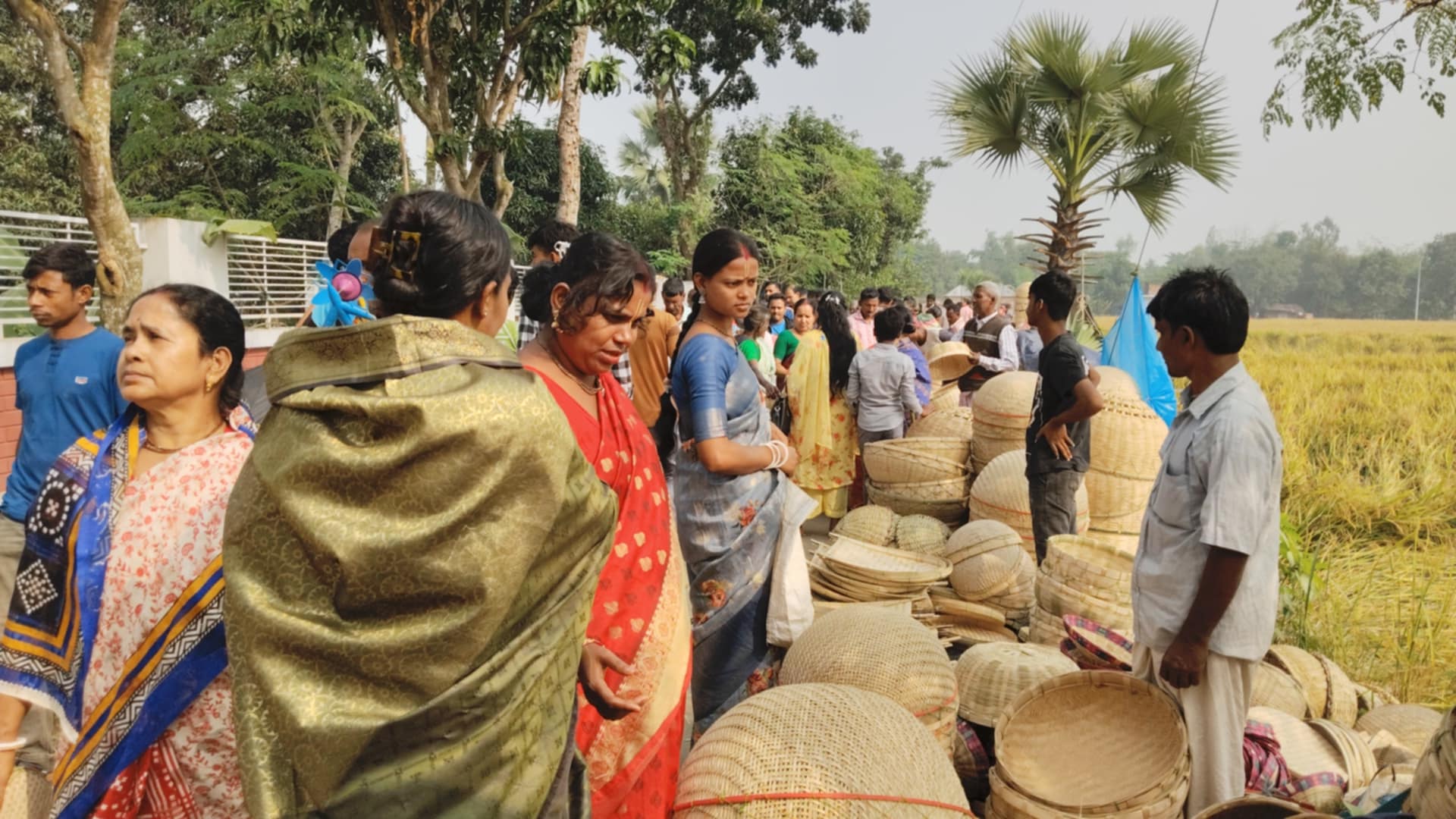 পত্নীতলায় দেড়শ বছরের ঐতিহ্যবাহী গ্রামীণ নবান্ন মেলা 