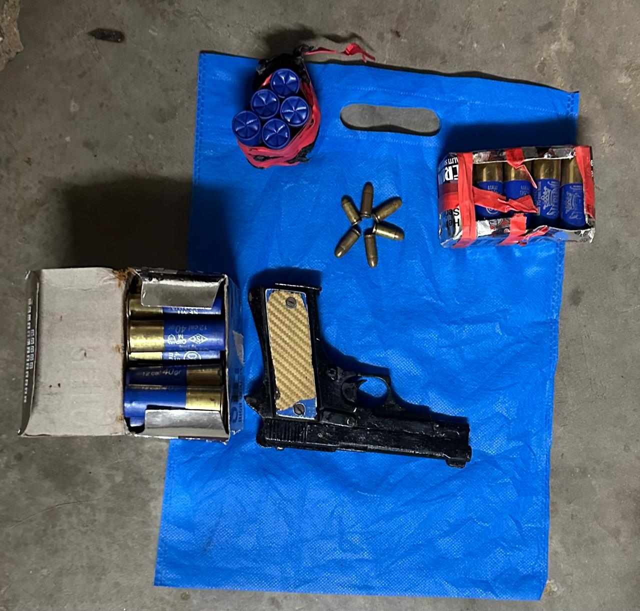 <span> অস্ত্র ও তাজা গুলি উদ্ধার আটক -১ / </span>হ্নীলায় পুলিশের অভিযানে অস্ত্র ও তাজা গুলি উদ্ধার আটক -১