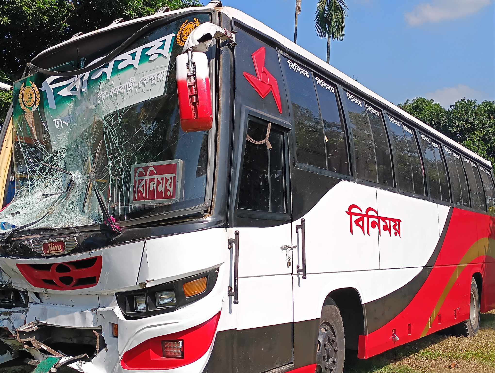 টাঙ্গাইলের মধুপুরে পিকআক ও বাসের মুখোমুখি সংঘর্ষে নিহত ৪