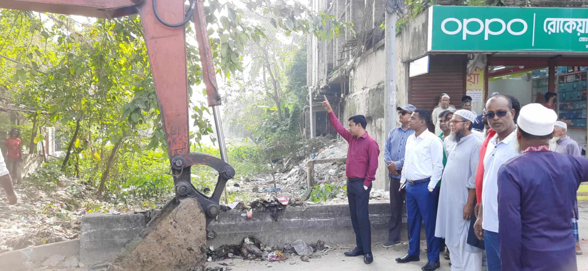 যোগদান করেই সিংড়া শহর পরিচ্ছন্ন অভিযানে নবাগত ইউএনও মাজহারুল ইসলাম