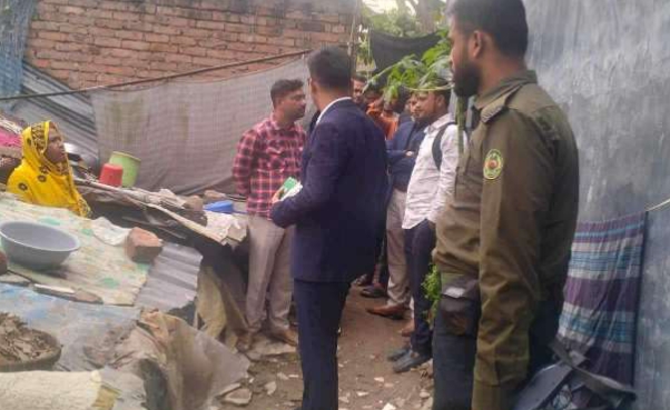 <span>ইয়াছিনের কুড়ে ঘরে উপজেলা নির্বাহী কর্মকর্তা / </span>রূপসায় শহীদ ইয়াছিনের কুড়ে ঘরে উপজেলা নির্বাহী কর্মকর্তা