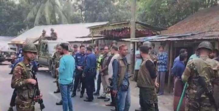 <span> দুই পক্ষের গোলাগুলি-আটক চার / </span>নড়াইলে আধিপত্য বিস্তার নিয়ে দুই পক্ষের গোলাগুলি-আটক চার