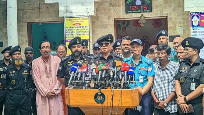 দুর্গাপূজা শুধু হিন্দু সম্প্রদায়েরই উৎসব নয় এটি এখন সার্বজনীন উৎসব : রংপুরে র্যাব মহাপরিচালক