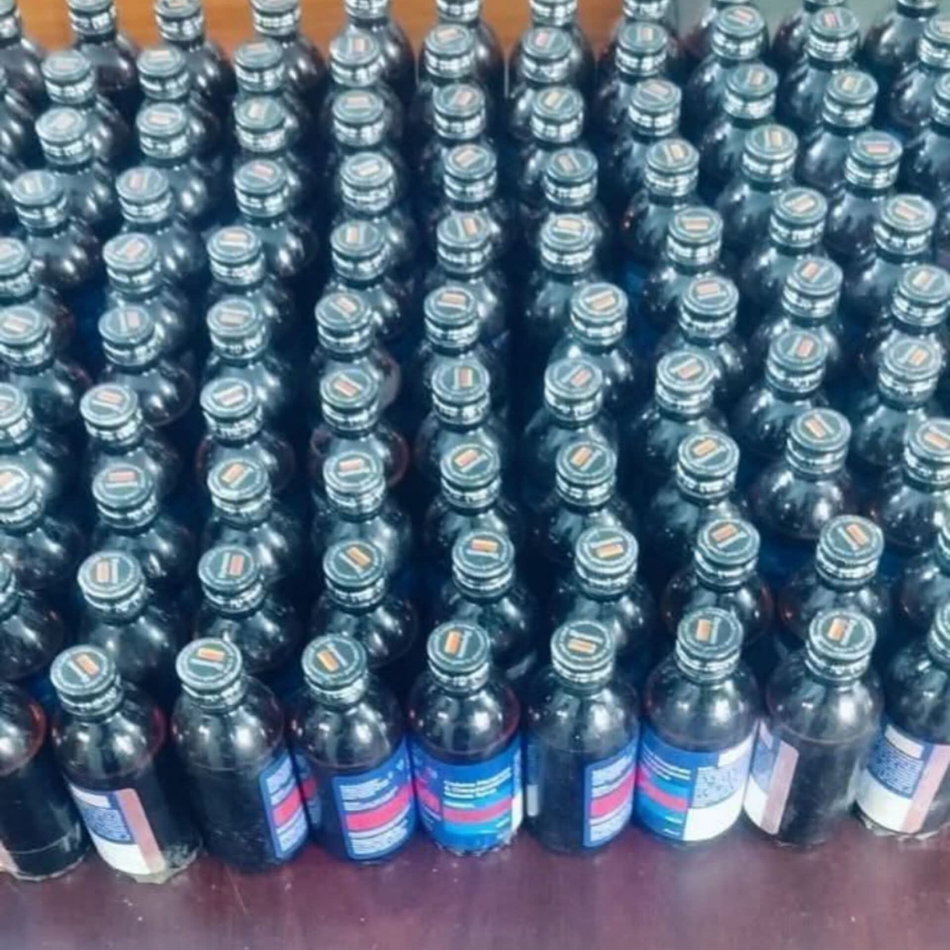 মান্দায় র‍্যাবের বিশেষ অভিযানে ১৫০ বোতল ফিয়ারডিল উদ্ধারসহ ৩ নারী আটক