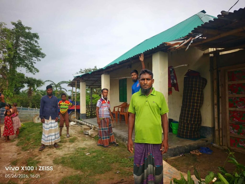 সাপাহারে সরকারি আশ্রয়ন প্রকল্পের বসতবাড়িতে হামলা ও ভাংচুর
