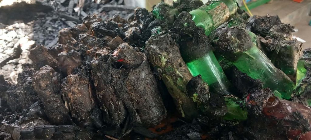 গভীর রাতে কালীগঞ্জের চুপাইরে দুর্ধর্ষ চুরি, রেস্তোরাঁয় অগ্নিসংযোগ, দুই ব্যবসায়ীর বুকফাটা কান্না