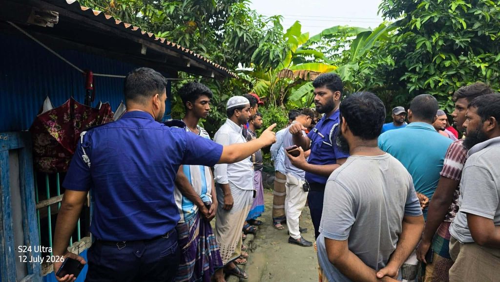 বিয়ের দুই বছর পর মহিপুরে গৃহবধূর ঝুলন্ত মরদেহ উদ্ধার।