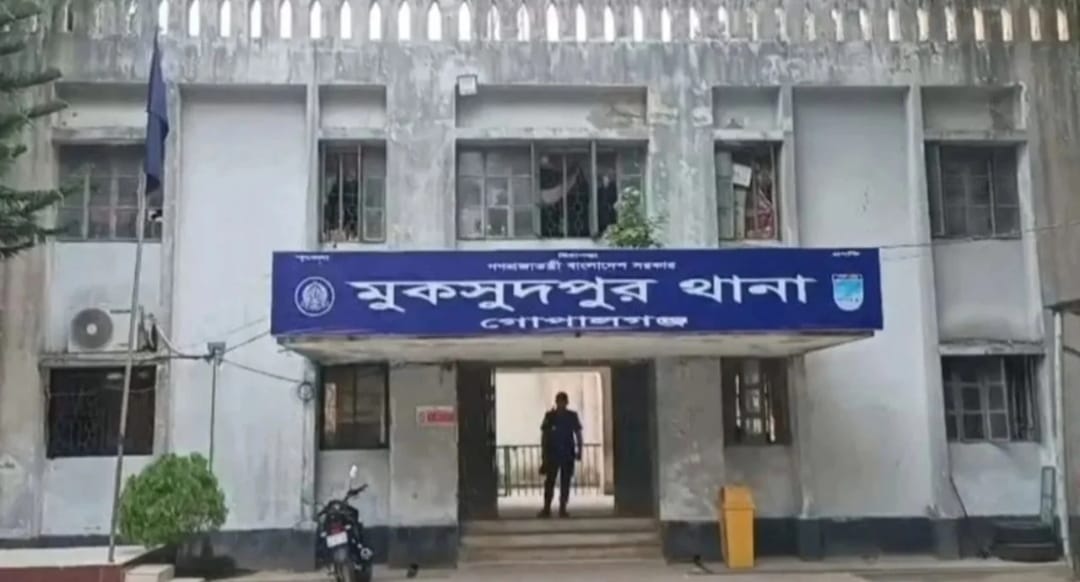 মুকসুদপুরে মাছবাহী পিকআপের চাপায় পিতা-কণ্যা নিহত