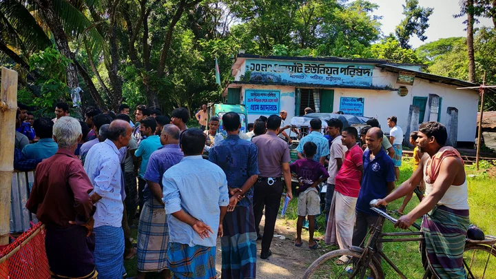অটোরিকশায় তুলে গরু চুরির চেষ্টা, দুই নারী আটক