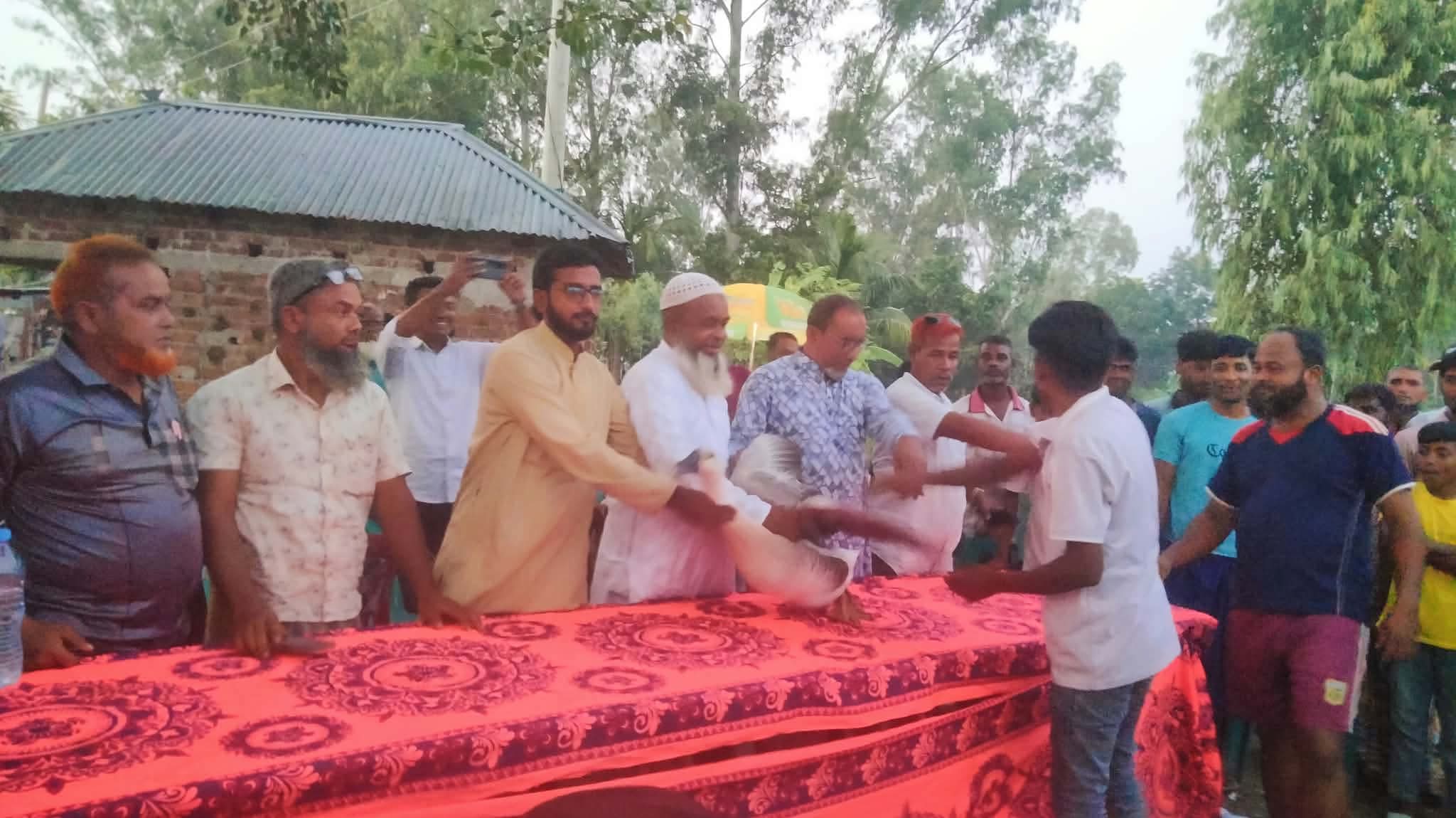 সিংড়ায় শ্রীকোল যুব সমাজের উদ্যোগে ফুটবল ফাইনাল খেলা অনুষ্ঠিত