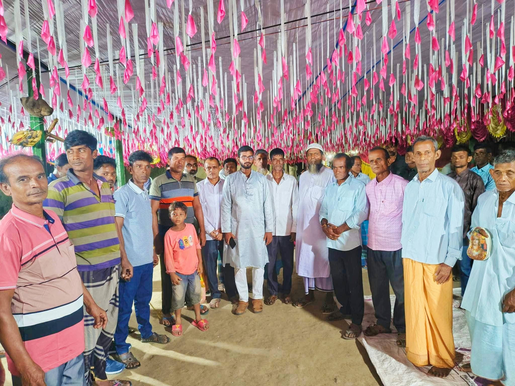 সিংড়ায় বিভিন্ন পূজামণ্ডপ পরিদর্শন ও শুভেচ্ছা বিনিময় করলেন চেয়ারম্যান পদপ্রার্থী সোহানুর রহমান সোহান