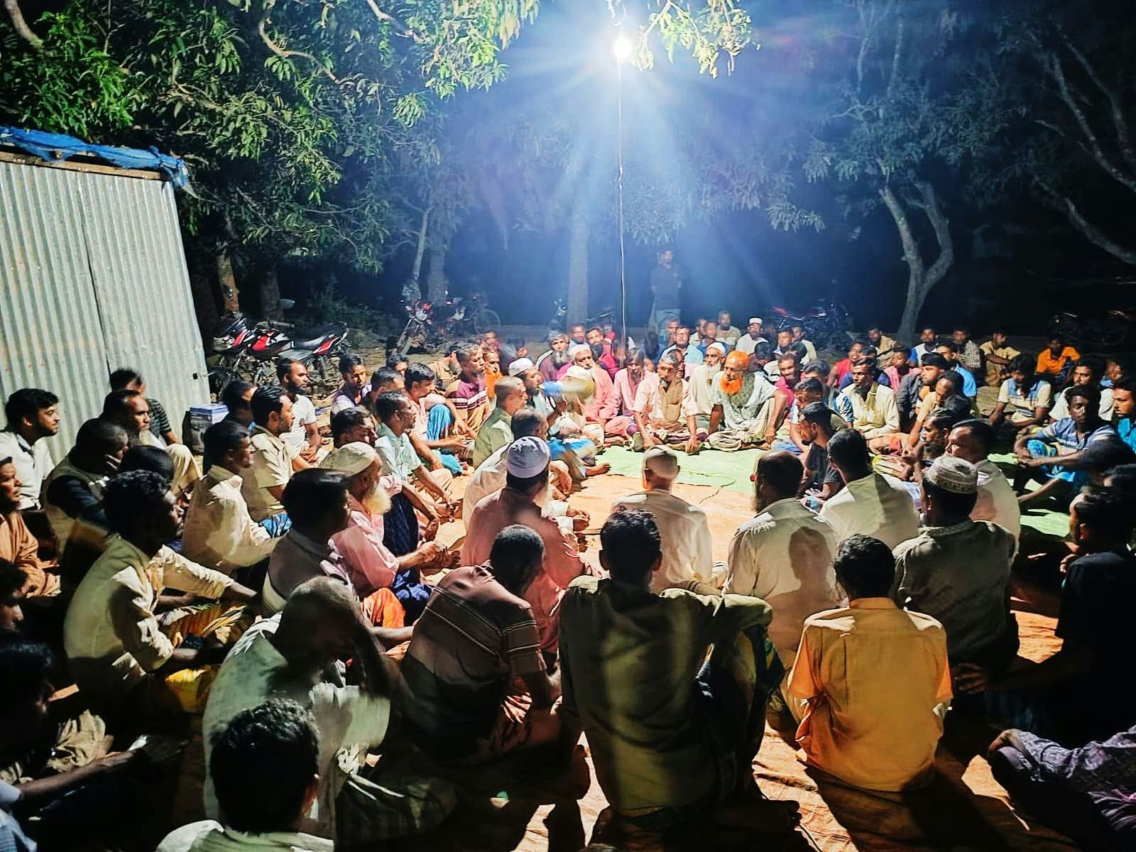 সিংড়ায় জমি বিরোধ মীমাংসা করলেন চেয়ারম্যান প্রার্থী কামরুল হাসান